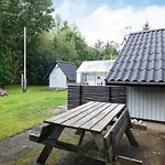 5 Person In Ansager-by Traum Ansager